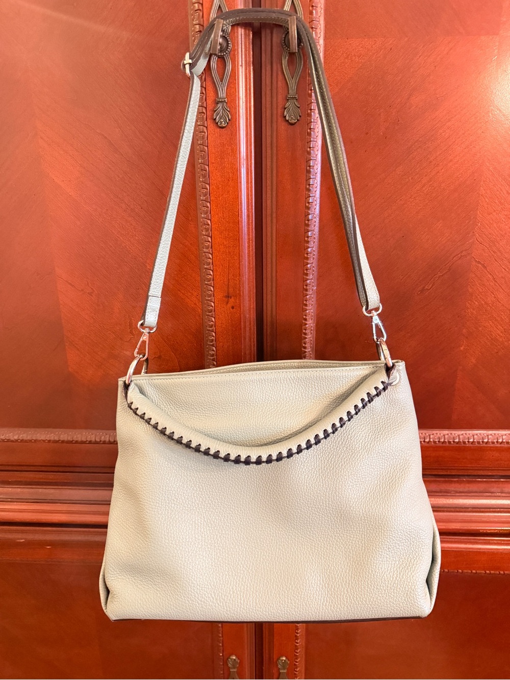 Le Borse di Giulia Genuine
Leather Sage Green
Convertible cross body
Bag NWOT - Picture 6 of 15